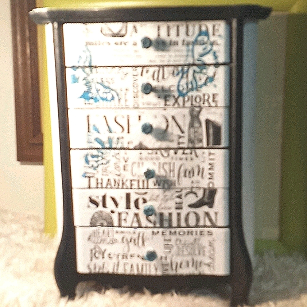 Handpainted jewelry box with music